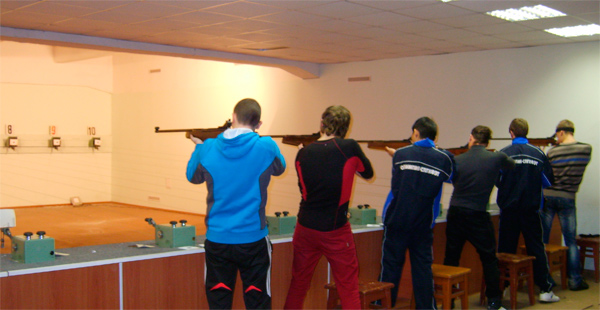 В рамках Спартакиады молодежи Санкт-Петербурга допризывного возраста проводились соревнования по стрельбе, подтягиванию, плаванию и лыжным гонкам на 5 км. В состав команды входило 8 человек – юноши 1994-1995 г.г. рождения.