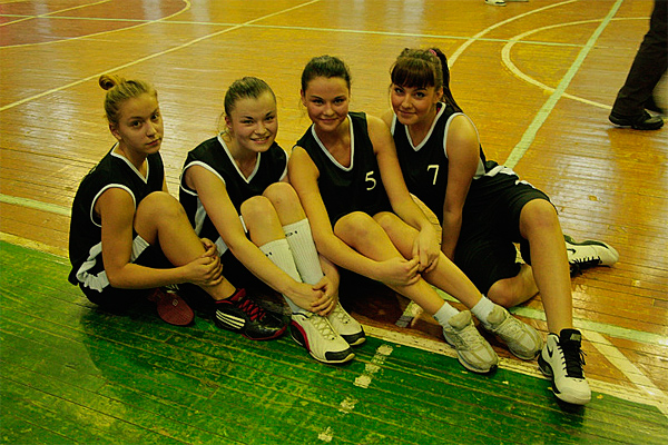 Баскетбольная команда Санкт-Петербургского государственного колледжа физической культуры и спорта, экономики и технологии заняла первое место в подгруппе 1. 